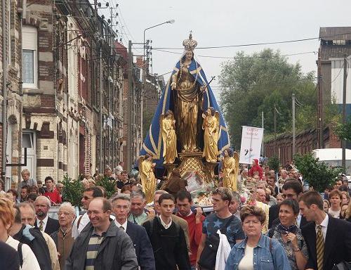 N. D. très entourée sur le parcours