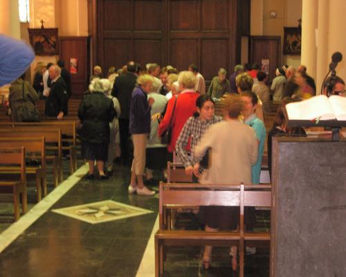 Bilan de la visite pastorale dans le doyenné des Marches du Hainaut : après la  célébration eucharistique, nous étions heureux de pouvoir prolonger les échanges