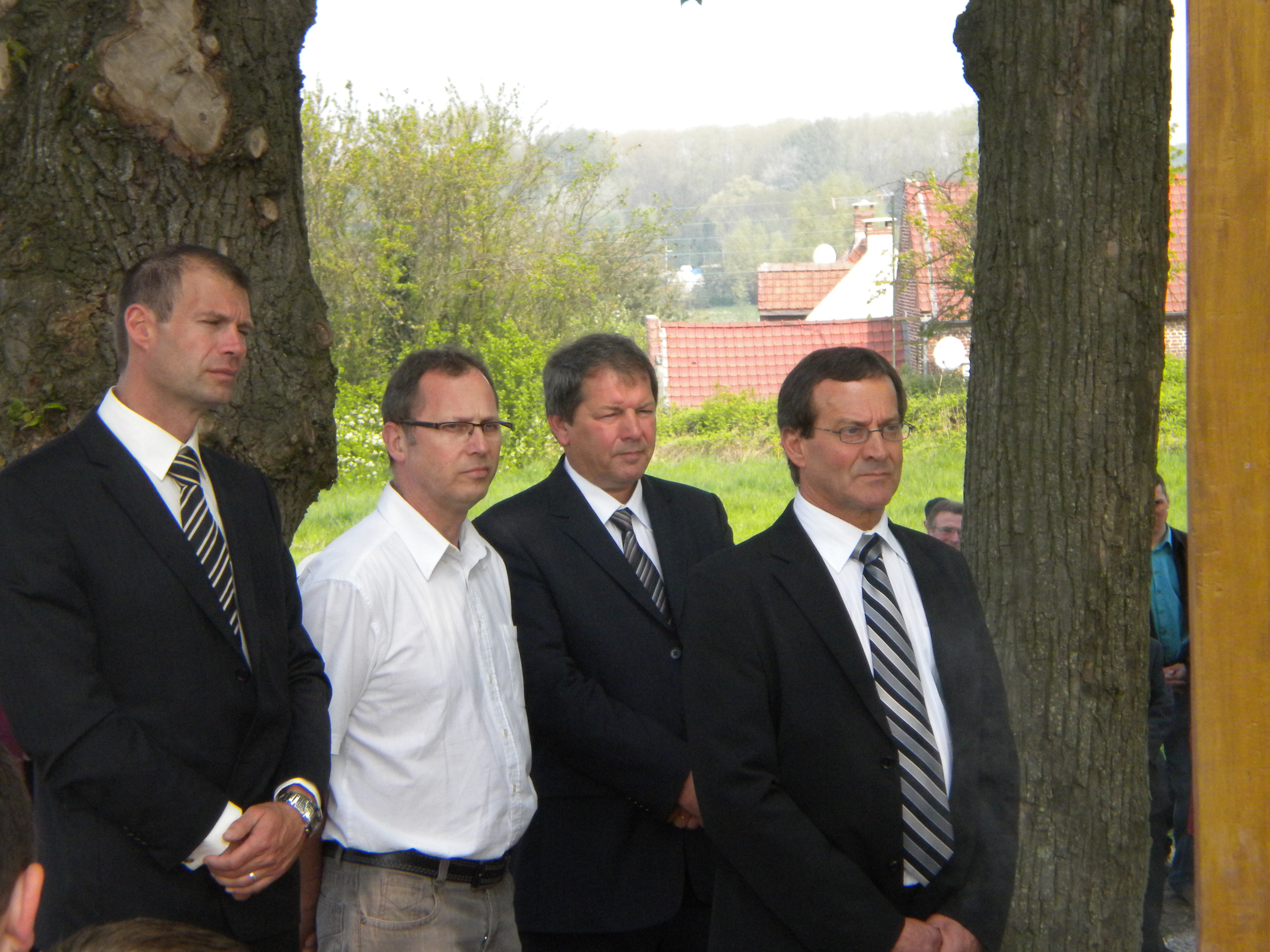 M le Maire (1er à droite) et sa délégation