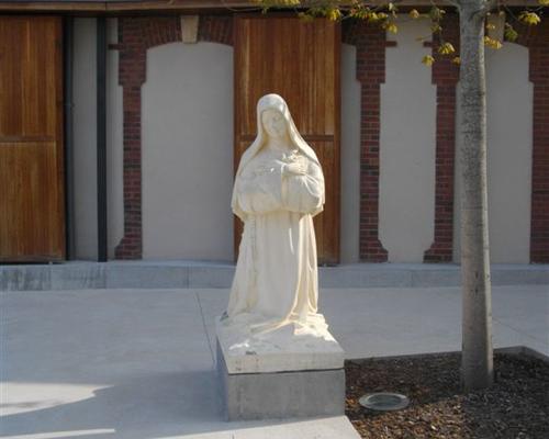 statue