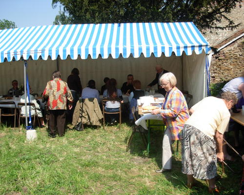 dans le jardin du presbytère de Macou