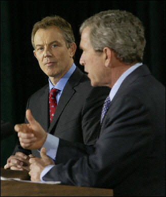 4- Tony Blair et George Bush