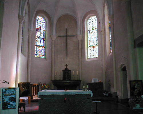 Intérieur de l'église ( style roman)