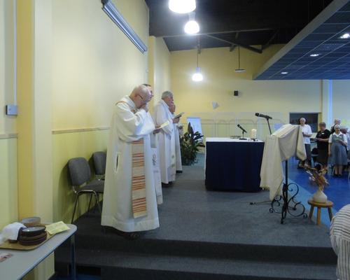 l'eucharistie présidée par Mgr Garnier
