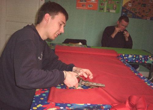 Matthieu aux ciseaux à cranter
