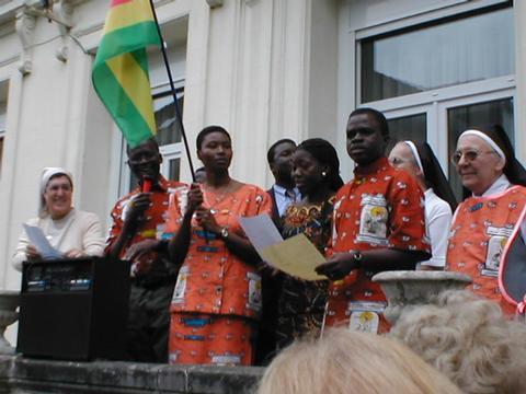 Tous chantent l'hymne togolais