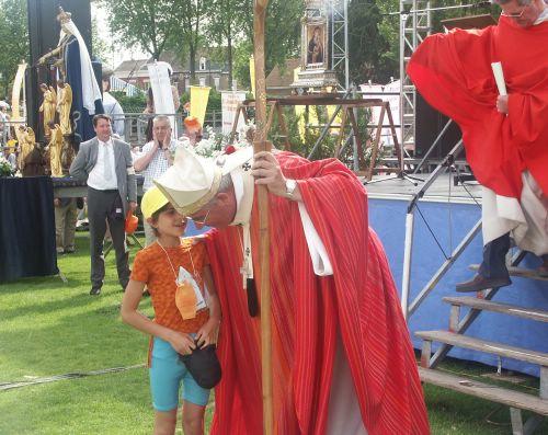 Monseigneur à l ecoute des plus jeunes