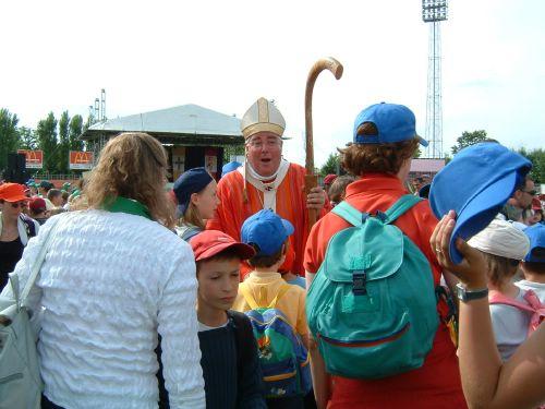Monseigneur et les jeunes