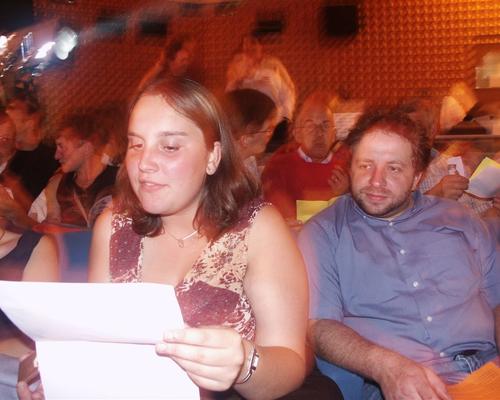 Spectateurs répondent aux questions
