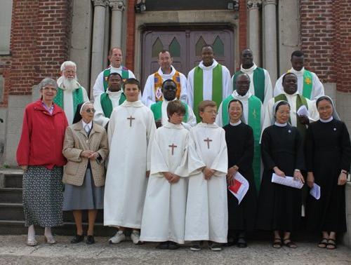 Devant l'église de Villers-Guislain
