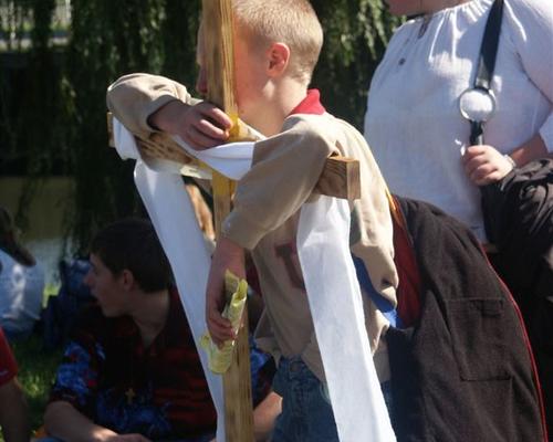 Les porteurs des croix soufflent un peu