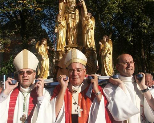 Eveques et Notre Dame