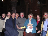 Des nez de clown &agrave; la messe des jeunes