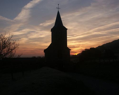 Eglise de Neuville, au matin