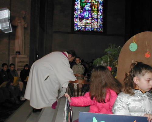 Jésus est déposé dans le berceau