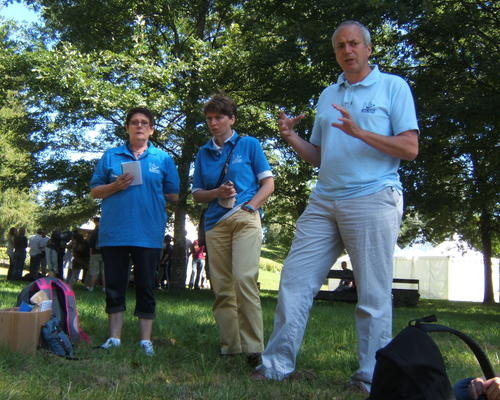 Briefing à Lourdes par le père Emmanuel Canart