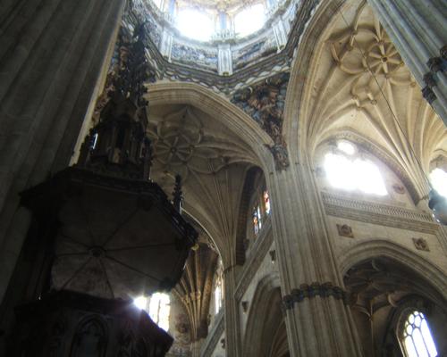 Une architecture et un décor magnifique qui nous portent déjà un peu vers le Ciel...!