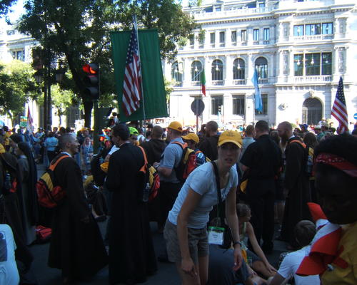 En attendant la messe inaugurale des JMJ à Madrid!