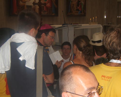 ...avec Mgr Benoît Rivière, évêque d'Autun, qui a fait la première catéchèse à laquelle les jeunes du diocèse de Cambrai ont participé.