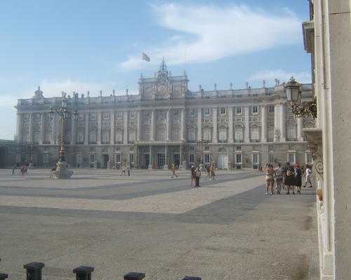 Le palais royal, face à la cathédrale de Madrid