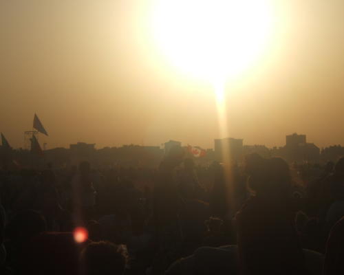 Le soleil se lève dimanche  sur Cuatro Vientos...