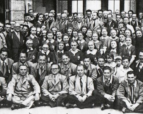 L'ensemble de l'Hospitalité à Lourdes en 1955