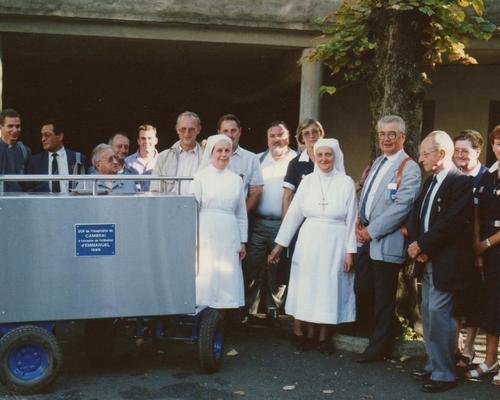 Année 1989
don de l'Hospitalité d'une tonne à eau à l'occasion de l'ordination d'emmanuel Canart