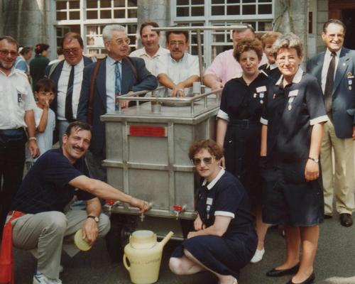 Don d'une seconde tonne à eau en 1993