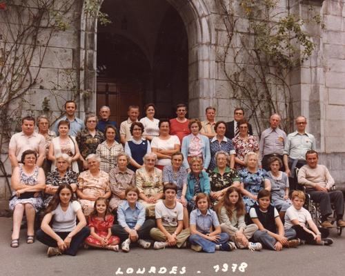 Pélerins et hospitaliers paroisse de Râches lourdes 1978