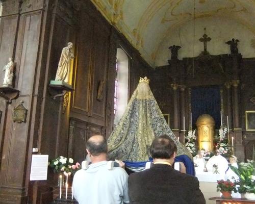 Dans la chapelle