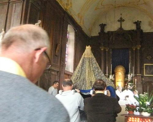 Dans la chapelle