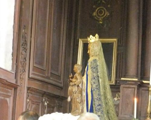 Dans la chapelle