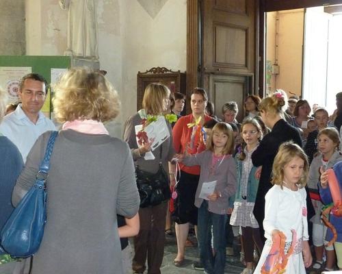 Procession d'entrée avec les familles