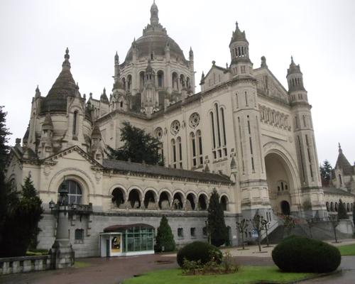Basilique Lisieux SC01040.JPG