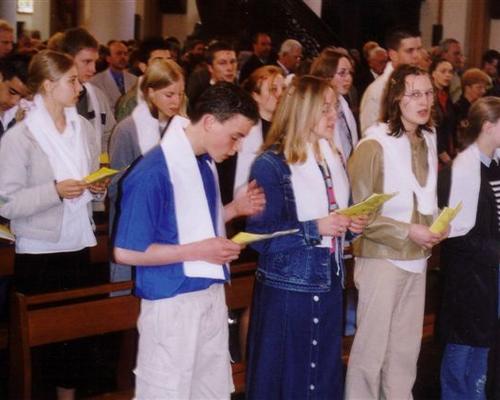 Nous sommes un groupe de jeunes confirmés, en 2002