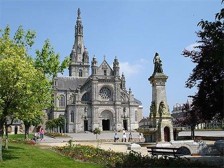 Ste Anne Auray.jpg