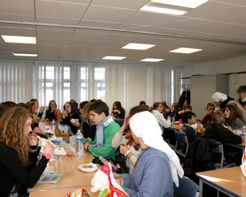 Repas avec les jeunes et les 6ème (1)