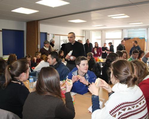 Repas avec les jeunes et les 6ème (3)