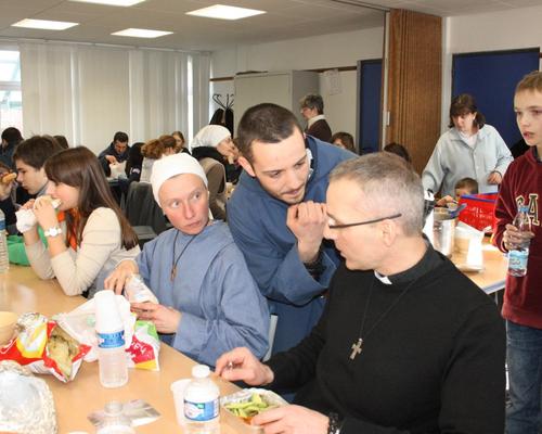 Repas avec les jeunes et les 6ème (5)
