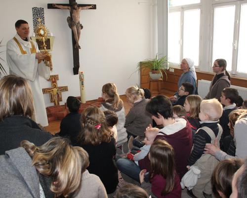 Avec les enfants adorateurs (8)