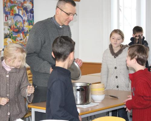 Avec les enfants adorateurs (9)
