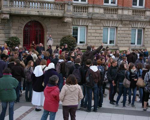 arrivée sur la place