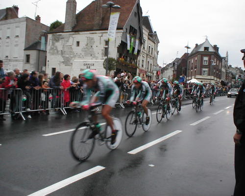 Une autre équipe toujours sous la pluie