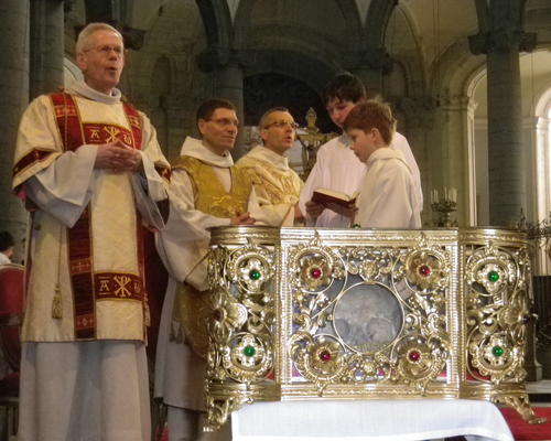 Saint-Chrétien, saint douaisien du XIIe siècle, a vécu sur l'actuelle avenue des Potiers. Son crâne, conservé de nombreuses années à St-Jacques, a été transféré à St-Pierre et installé dans un autre reliquaire. Saint-Chrétien est fêté ce 8 avril.