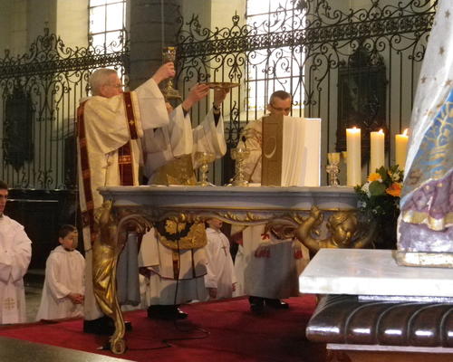 "Amen, amen, gloire et louange à notre Dieu!"