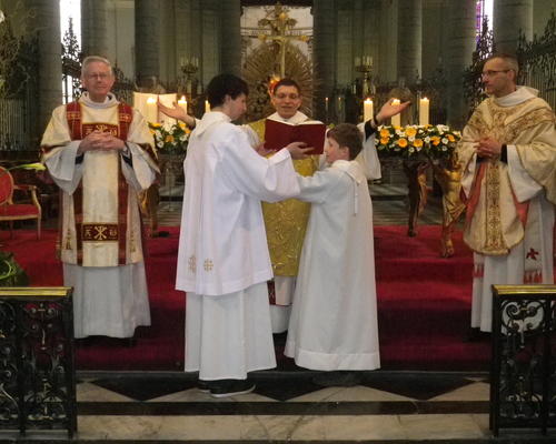 Au lieu de "bénédiction pascale", le P. Descarpentries a évoqué une "bénédiction nuptiale"! Lapsus révélateur car, non sans humour, il a enchaîné en disant que finalement, Pâques célébrait "les noces du Seigneur avec Son Eglise"!