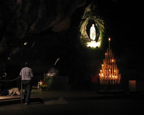A la grotte... la nuit
