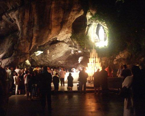 Passage des jeunes à la grotte