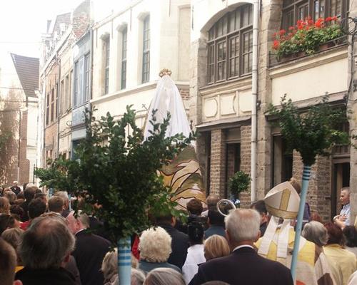 Procession dans les rues