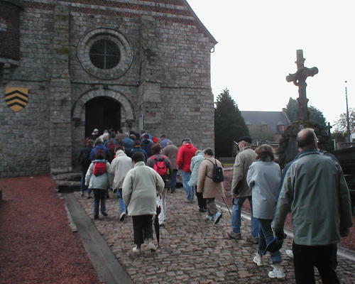 entrée à l'église de Neuville